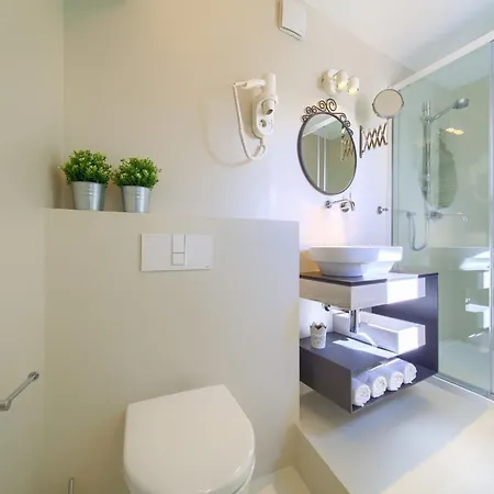 Vibrant And Elegant Downtown Krk Appartamento *