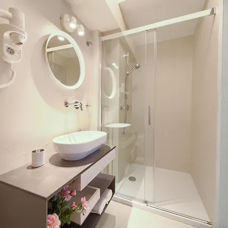Vibrant And Elegant Downtown Krk Appartamento *