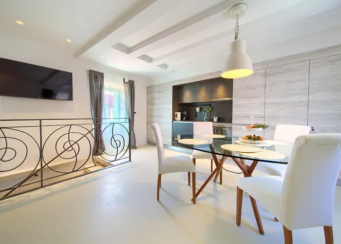 Vibrant And Elegant Downtown Krk 公寓