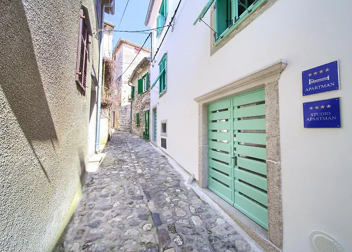 Vibrant And Elegant Downtown Krk 公寓