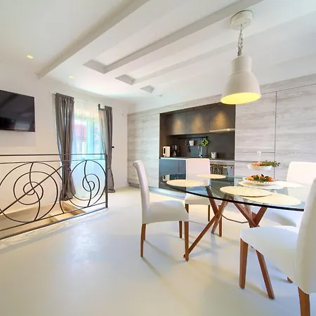 Vibrant And Elegant Downtown Krk Apartment
