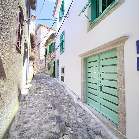 Vibrant And Elegant Downtown Krk Apartment