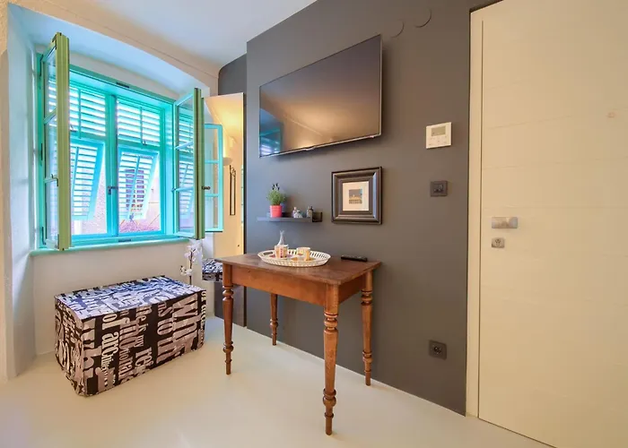 Vibrant And Elegant Downtown Krk Apartament Krk Town